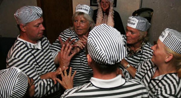 Börtönbe a turistákkal