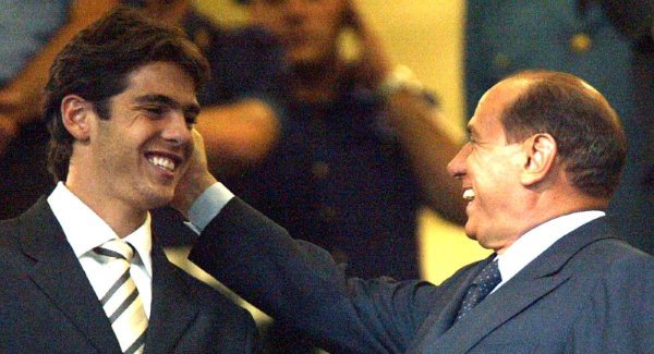 Berlusconi örülne Kaká visszatérésének