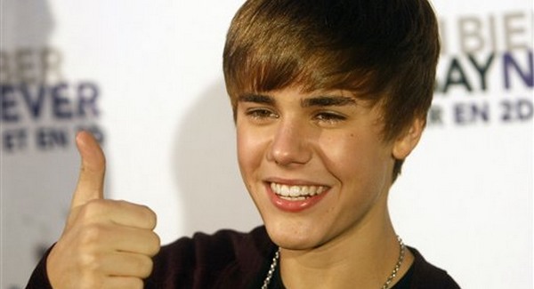 Jótékony célra árverezte el hajtincsét Justin Bieber