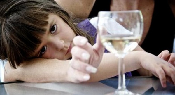 Még csak 3 éves, de már alkoholista 
