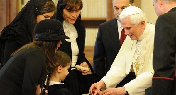 Erőszakos állami rekatolizáció kezdődött