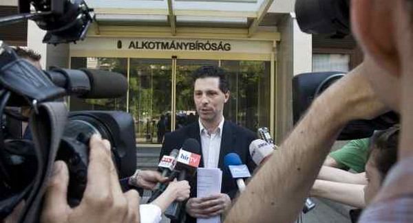 Utcára vonul az LMP az alkotmánytervezet miatt