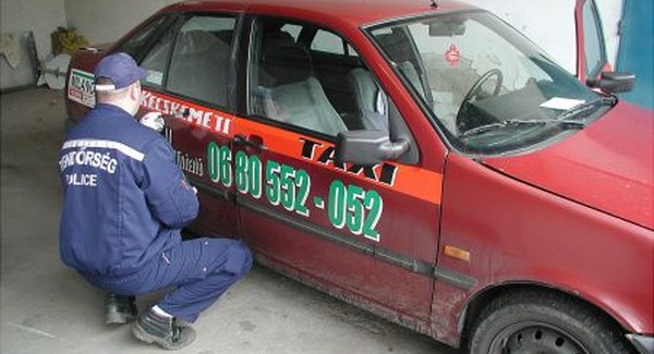 A taxisokkal is ütközik a kormány