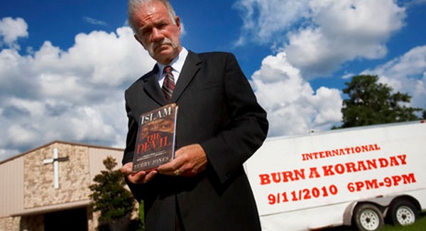Gyilkoltak a Korán-égető lelkész miatt
