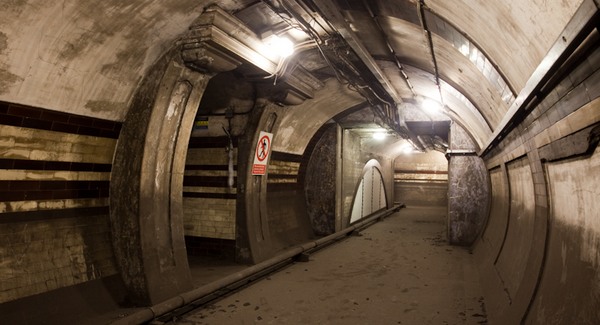 Pub-okká alakulnak a londoni metróállomások