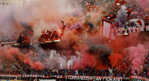 Bomba volt a Milan vezérszurkolójánál 