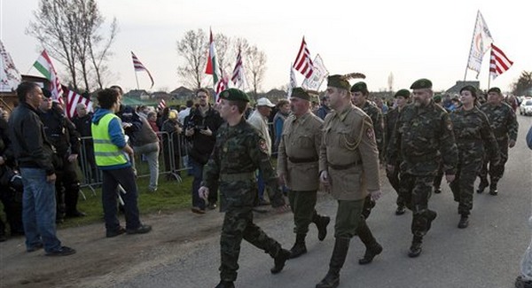 Erőszakkal buktatná meg a kormányt a Jobbik