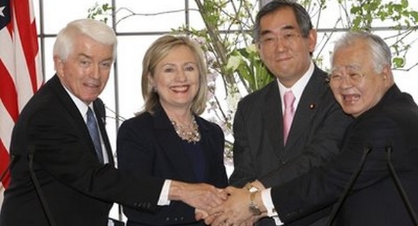 Clinton szolidaritási látogatáson Japánban