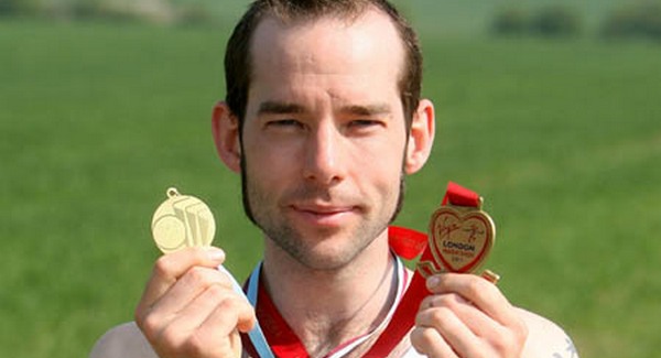 Lefutotta a maratont, majd hazakocogott
