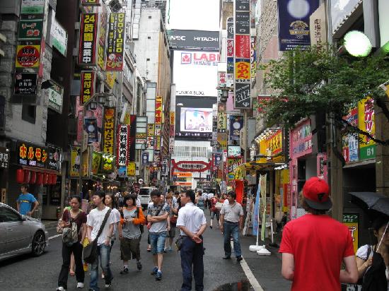shopping-area-in-shinjuku