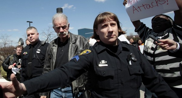 Terry Jonesba belefojtották a szót