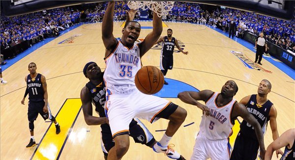 Nyugati döntős a Thunder, bekezdett a Bulls