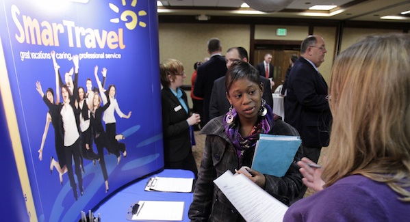 Több a munkahely, de az álláskereső is