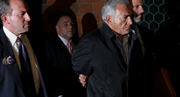 Attól félnek, DSK öngyilkos lesz