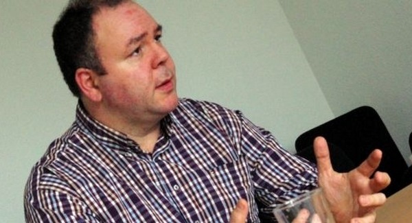 Richard Fieldnek menekülnie kellett Magyarországról