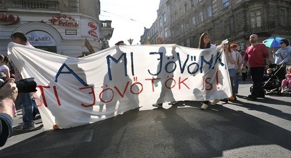 A Janikovszky gimnáziumért tüntettek