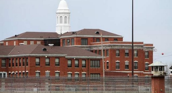 Loughnert visszavitték Missouriba