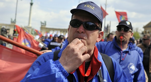 A romák sorsára jut a rendőrség