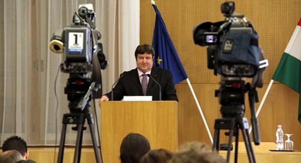 A Fidesz felszámolja az önkormányzatiságot