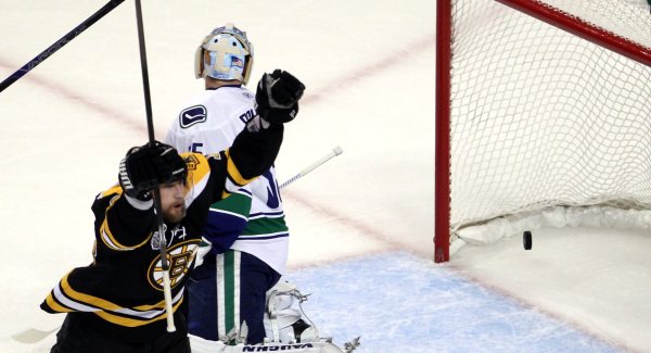 Hetedik meccsre mentett a Bruins