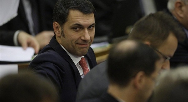 A Fidesz rendbe teszi a rossz mondatokat