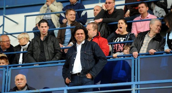 Dajcstomi szerencsétlen dilis szarháziakról írt 