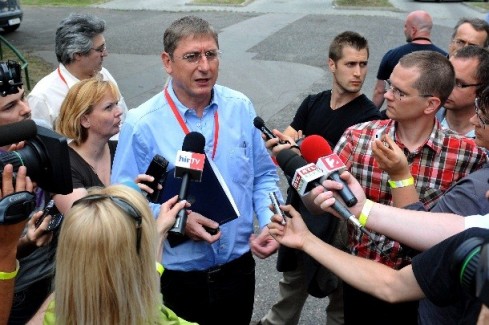 Leváltaná Orbánékat a veszekedős MSZP