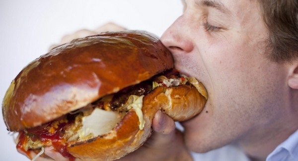 Kirúgásokkal járhat a hamburgeradó