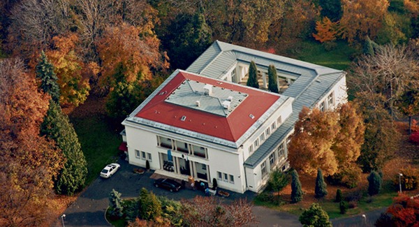 Schmitt Pál új kuckóba költözött