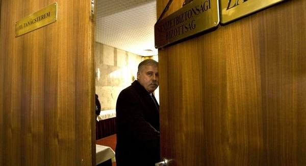 Folytatódnak a politikai leszámolások 