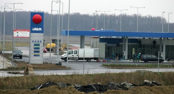Nem zörög a haraszt, ha nem fújja a Mol