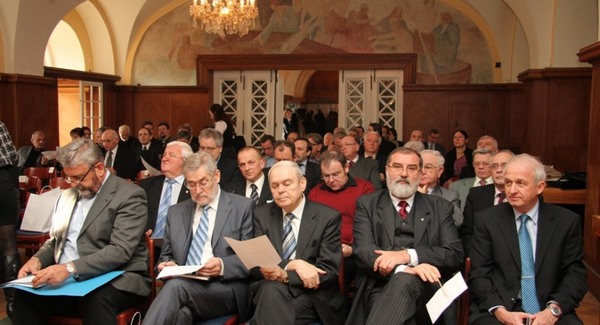 Nem harcolnak a kormánnyal a rektorok