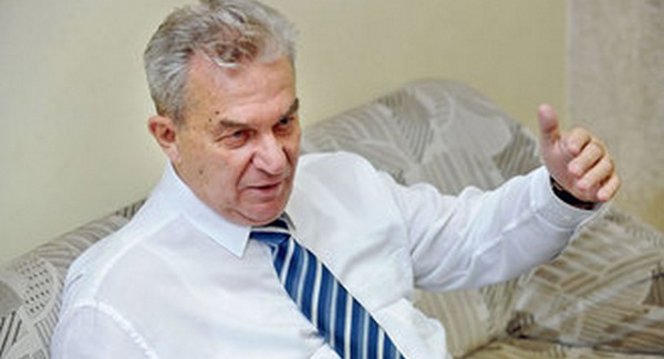 Orbán volt miniszterei is Bajnait segítik