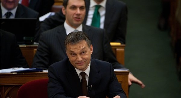 Orbán Ceausescu legjobb magyar tanítványa?