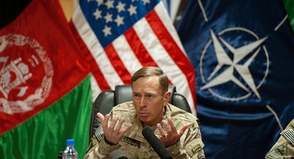 Petraeus 37 év után búcsúzik a seregtől