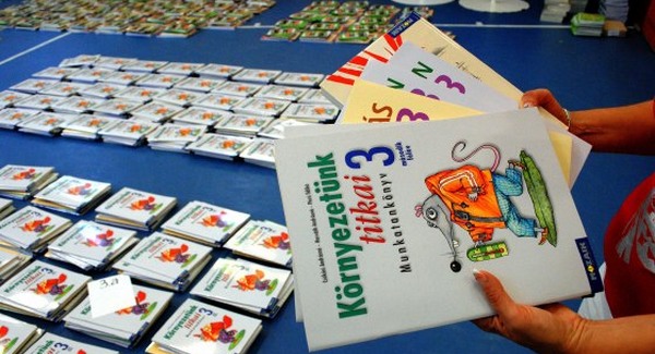 Tízezer diák maradhat tankönyv nélkül