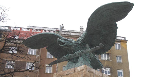 Pokorni állított díszletet Vonának