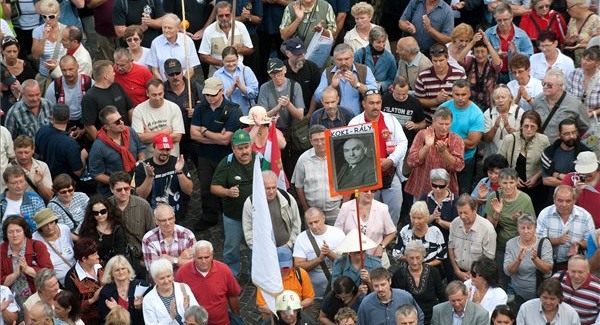 Elindult a D-Day a Clark Ádám térről