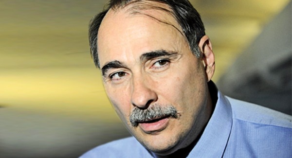 Axelrod: Obama titáni küzdelem elébe néz