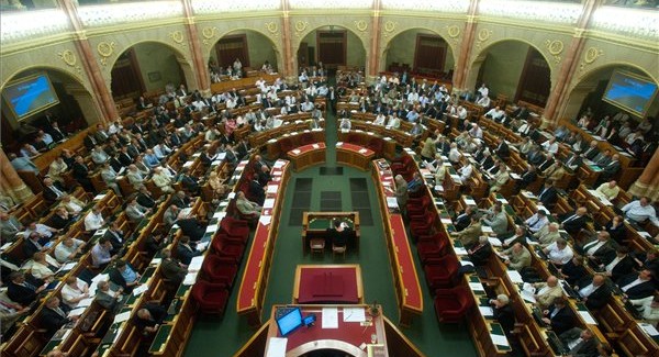 Beindul a fideszes törvénygyár