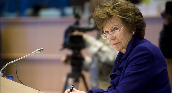 Az Orbán-kormány csak késlelteti a telekomadó visszafizetését