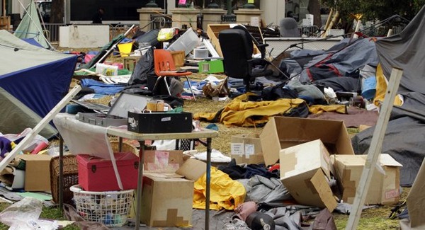 Ráunt a média az anarchistákra