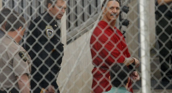 „Nem vagy elég tökös”, üzeni a gyilkos a kormányzónak