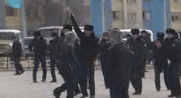 Sztrájkolókat lőttek agyon a kazah rendőrök