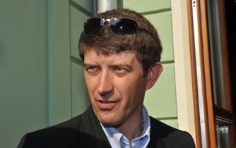 Árok Kornél: Bort inni és vizet prédikálni