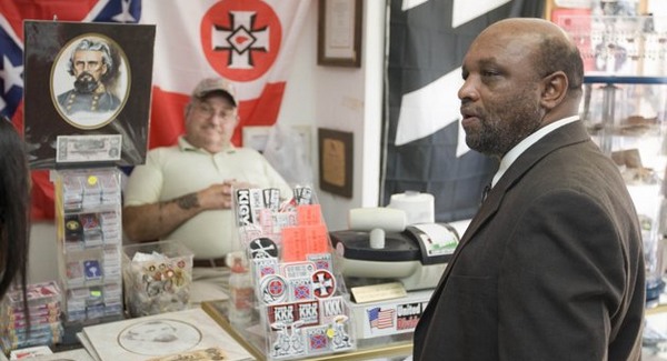 A Klán-bolt jogos tulajdonosa egy fekete egyház