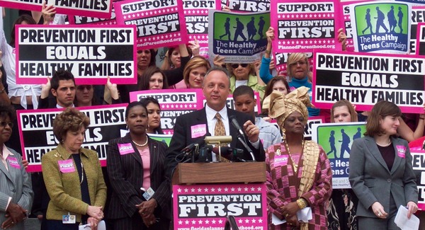 Visszatáncol a Komen