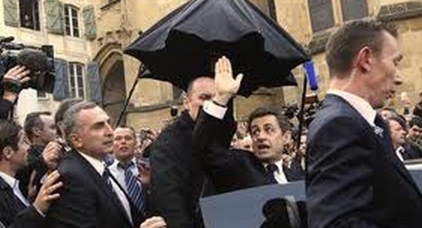Rohadt tojás záporzott Sarkozy elnökre
