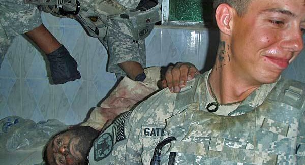 Megcsonkított hullákkal pózoltak a katonák 