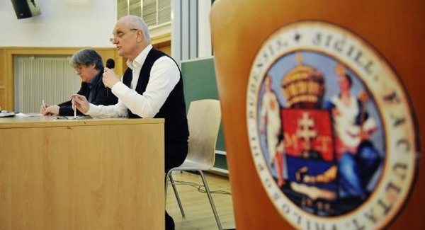 Kell-e egyáltalán közmédia?